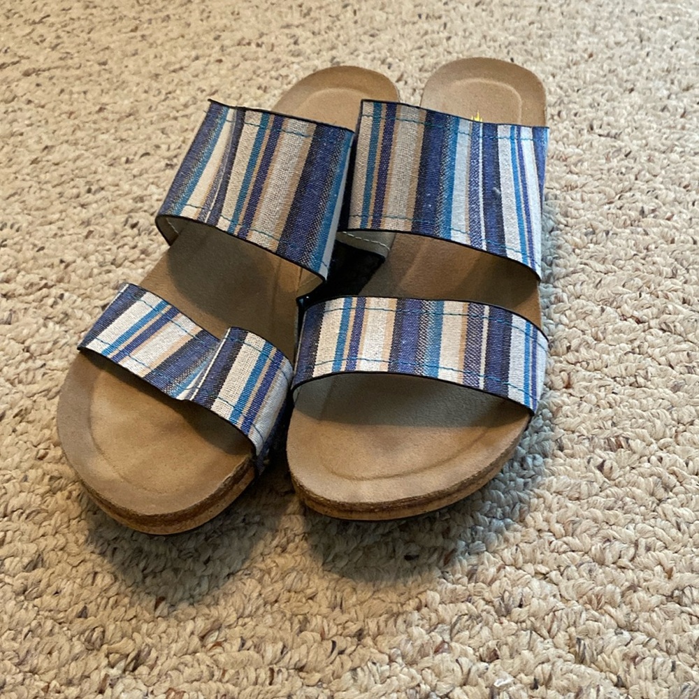 Women’s Volatile wedge sandal size 9 blue striped upper